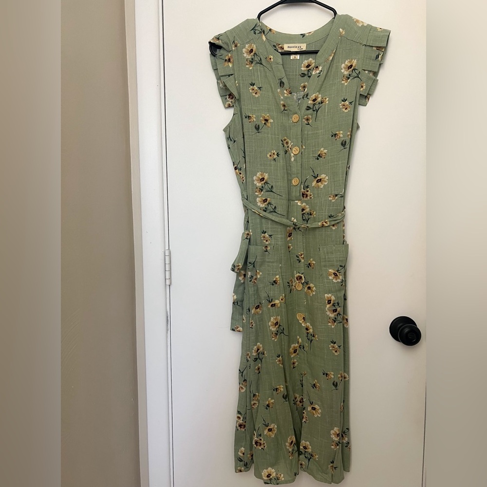 Sage green floral Monteau Midi Sundress size small
